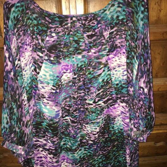 Jennifer Lopez size L Top w 3/4” Fan Sleeves - Picture 5 of 7